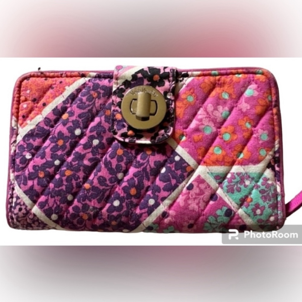 Vera Bradley Clutch Wallet - Multi Pocket zip around, Pattern: Modern Medley
